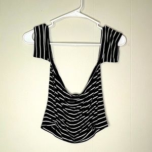 OFF THE SHOULDERS STRIPED CROP TOP